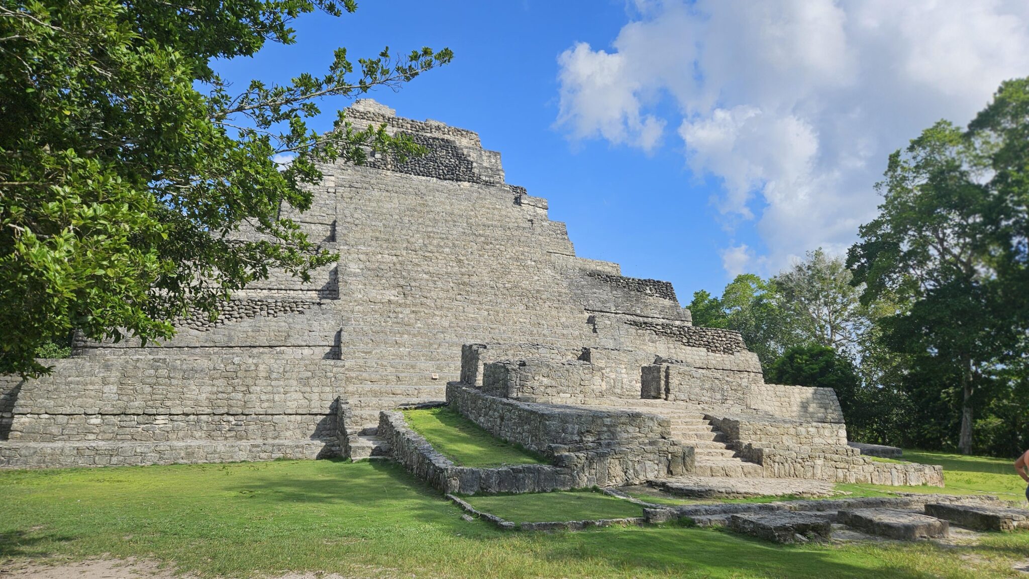 chacchoben arqueological zone-costa maya discovery